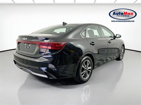 Used 2023 Kia Forte LXS image 2