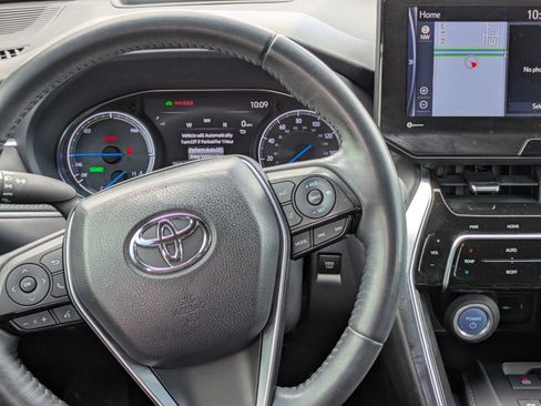 Used 2021 Toyota Venza Limited image 21