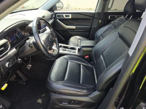 Used 2021 Ford Explorer XLT w/ Equipment Group 202A AWD/4WD image 5