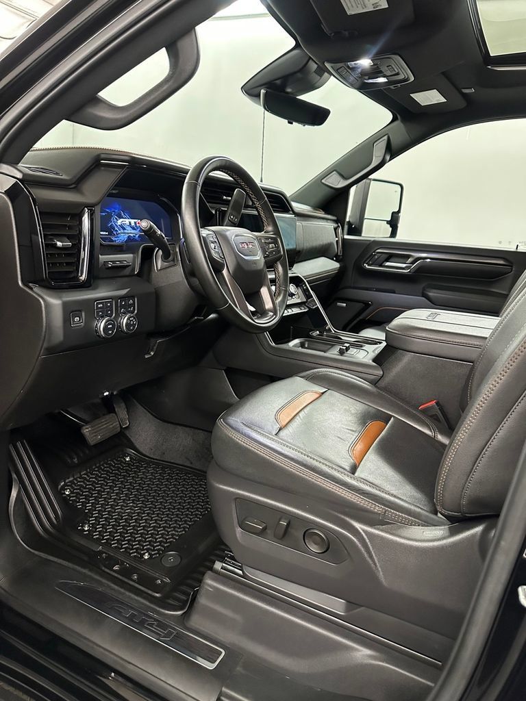 Used 2025 GMC Sierra 2500 AT4 w/ AT4 Premium Plus Package AWD/4WD image 10