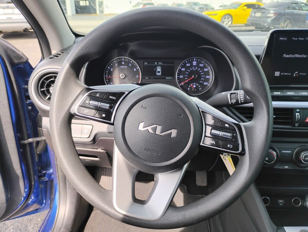 Used 2022 Kia Forte LXS FWD image 17