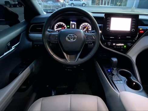 Used 2024 Toyota Camry SE image 6