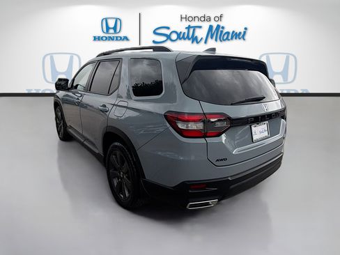 Certified 2024 Honda Pilot Sport image 5