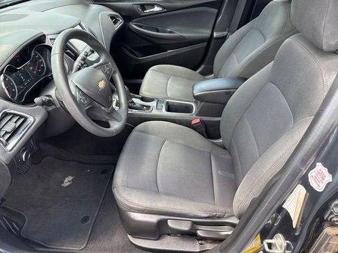 Used 2018 Chevrolet Cruze LT FWD image 10