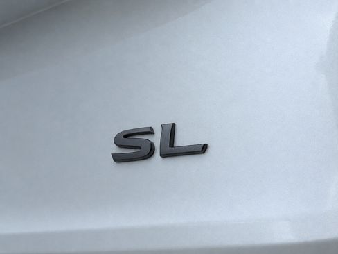 Used 2024 Nissan Rogue SL FWD image 17