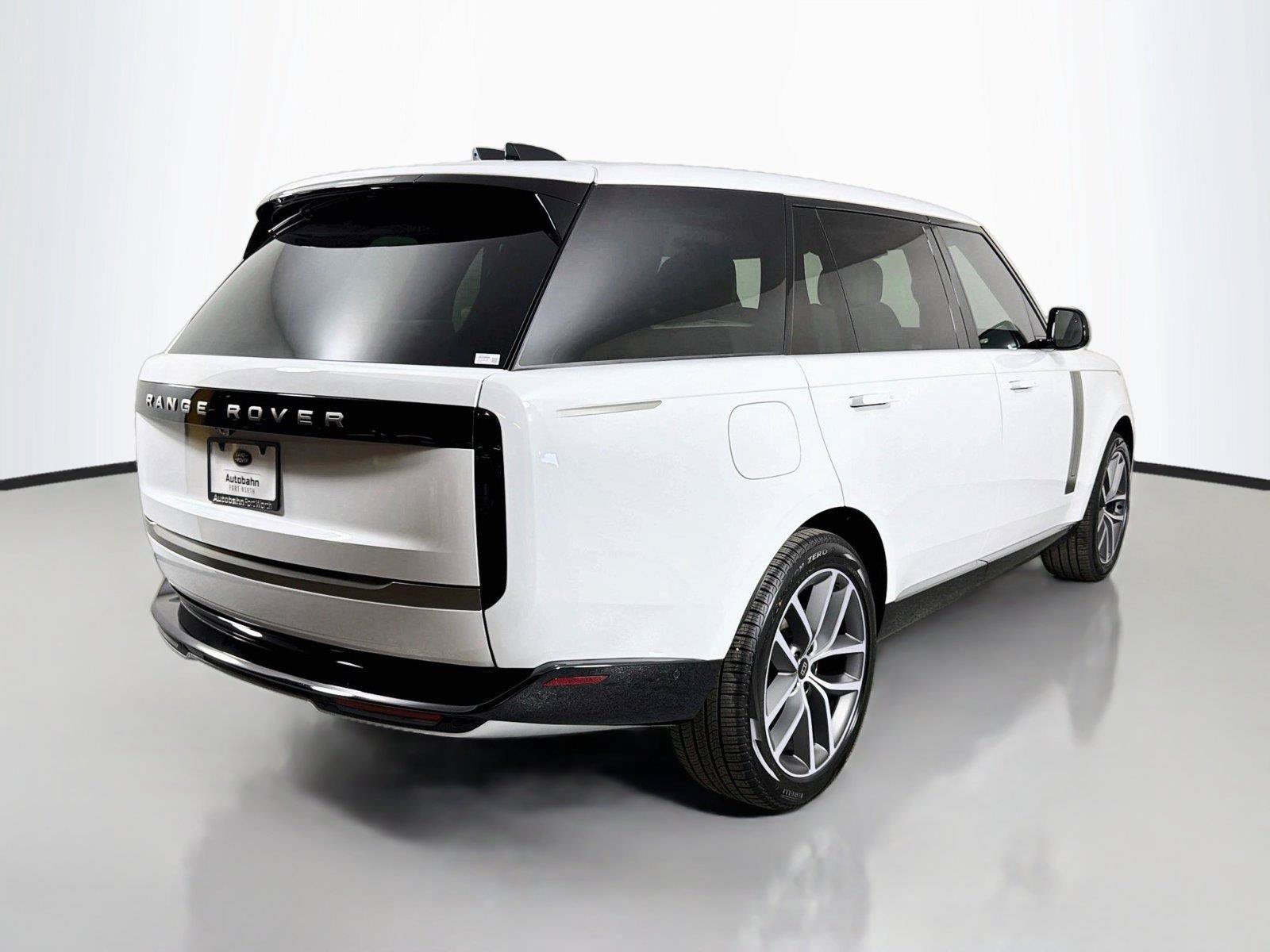 New 2027 Land Rover Range Rover Long Wheelbase SE AWD/4WD image 5