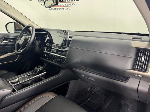 Used 2023 Nissan Pathfinder Platinum AWD/4WD image 38
