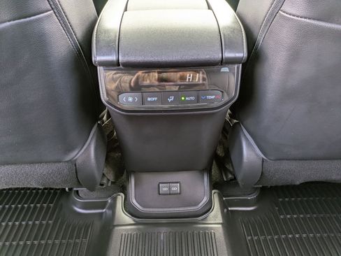 Used 2023 Toyota Highlander XSE AWD/4WD image 18