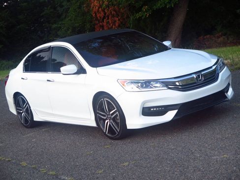 Used 2017 Honda Accord Sport image 22