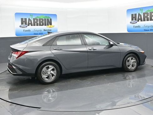 Used 2025 Hyundai Elantra SE image 6