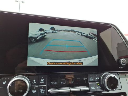 New 2026 Toyota Highlander XLE image 14