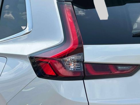 Certified 2025 Honda CR-V LX image 8