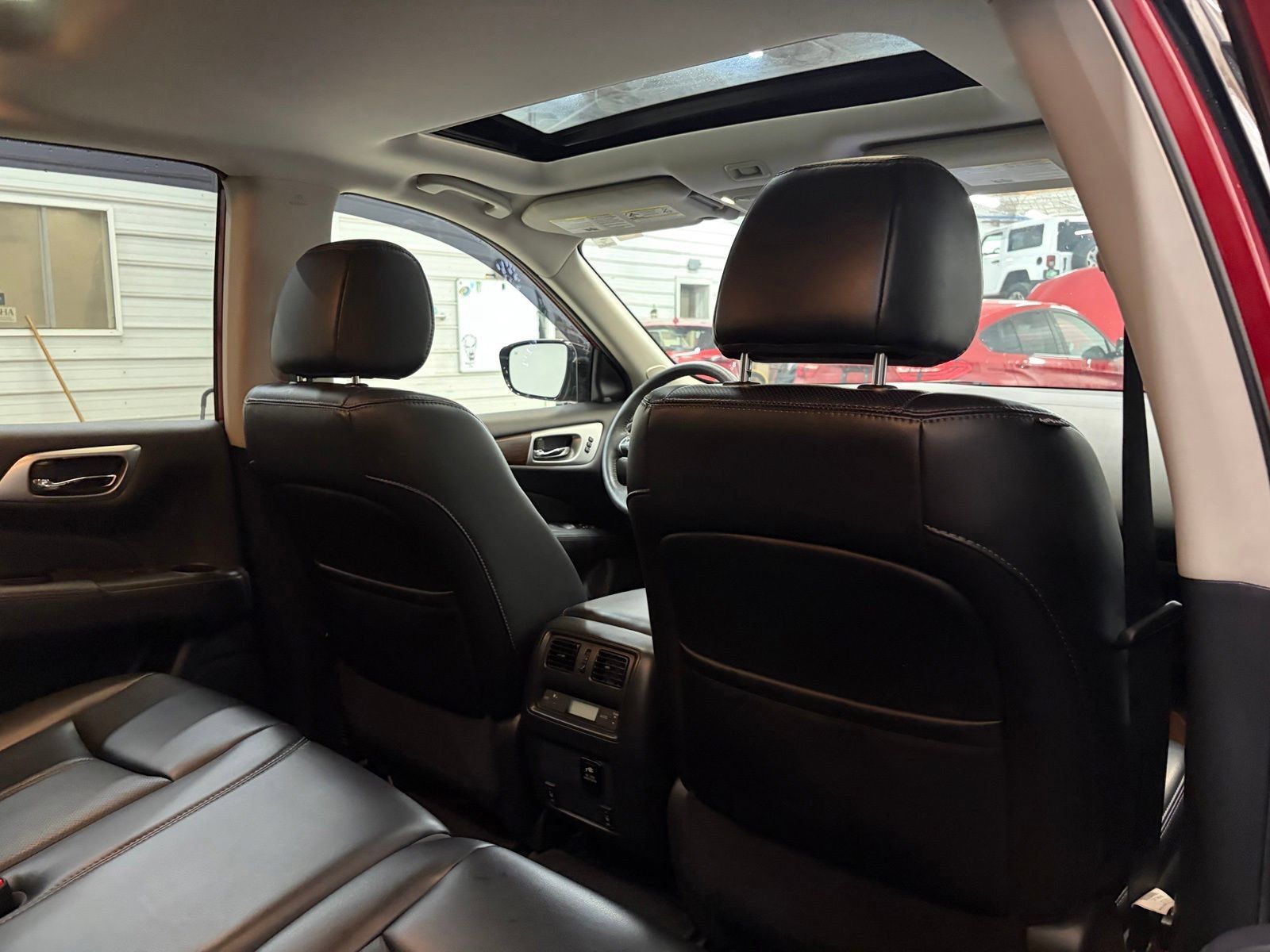 Used 2017 Nissan Pathfinder Platinum w/ Cargo Package AWD/4WD image 33