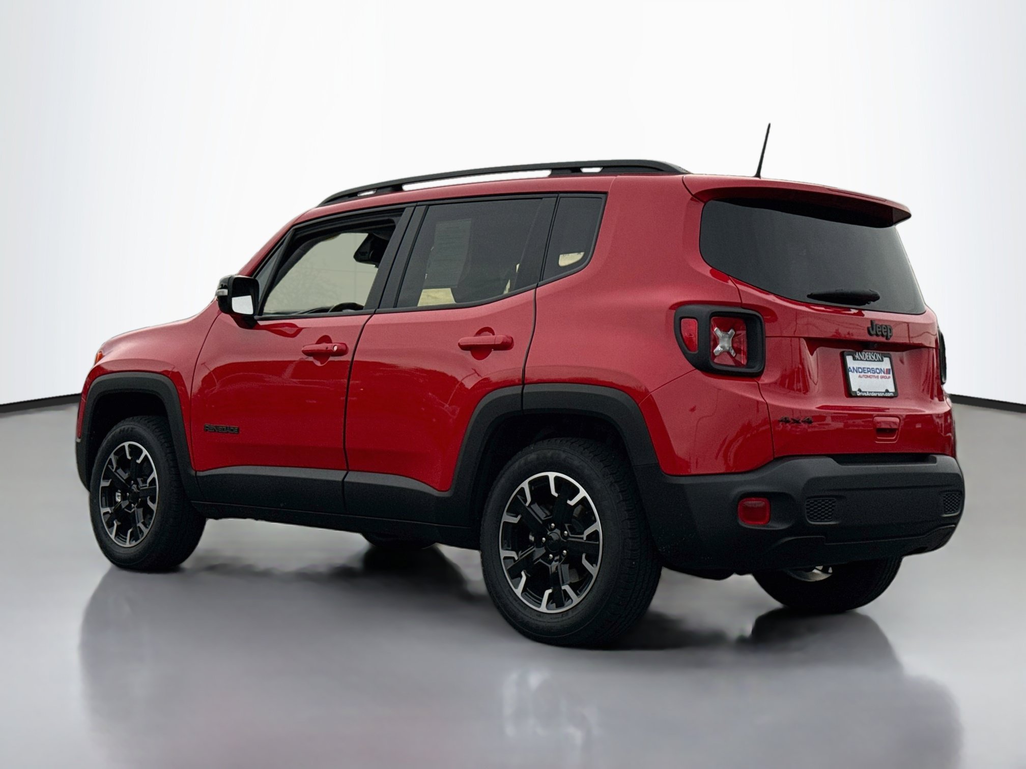 Used 2023 Jeep Renegade Latitude AWD/4WD image 5