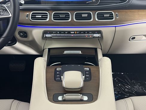 Used 2026 Mercedes-Benz GLS 450 4MATIC image 18