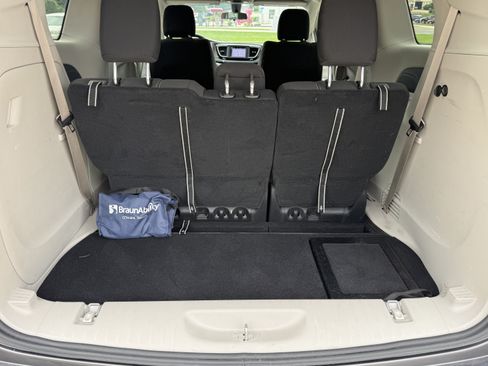 Used 2022 Chrysler Voyager LX FWD image 32