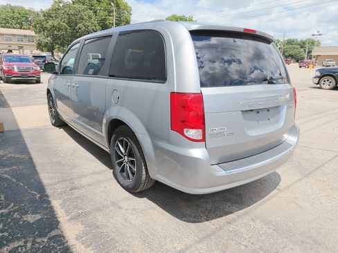 Used 2019 Dodge Grand Caravan GT FWD image 11