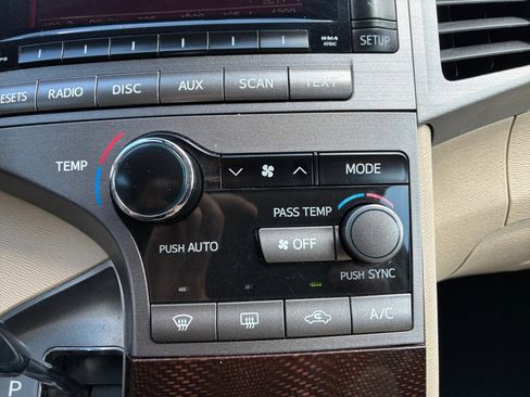Used 2012 Toyota Venza LE FWD image 22