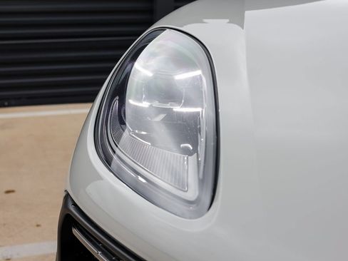 Certified 2026 Porsche Macan S AWD/4WD image 13