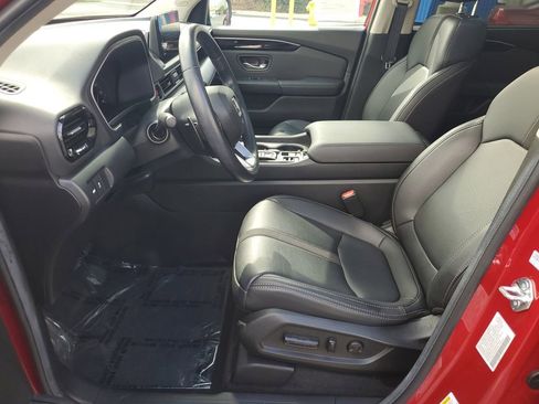 Certified 2025 Honda Pilot Touring image 21