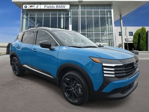 Used 2025 Nissan Kicks SR image 1