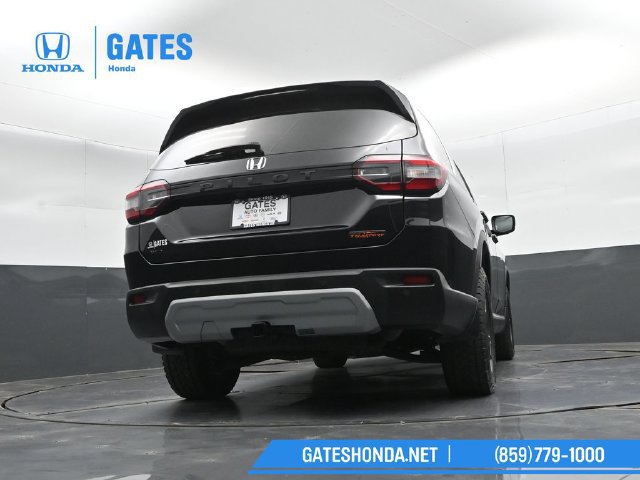 Used 2025 Honda Pilot TrailSport image 39