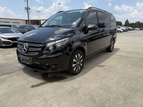 Used 2023 Mercedes-Benz Metris Passenger image 3