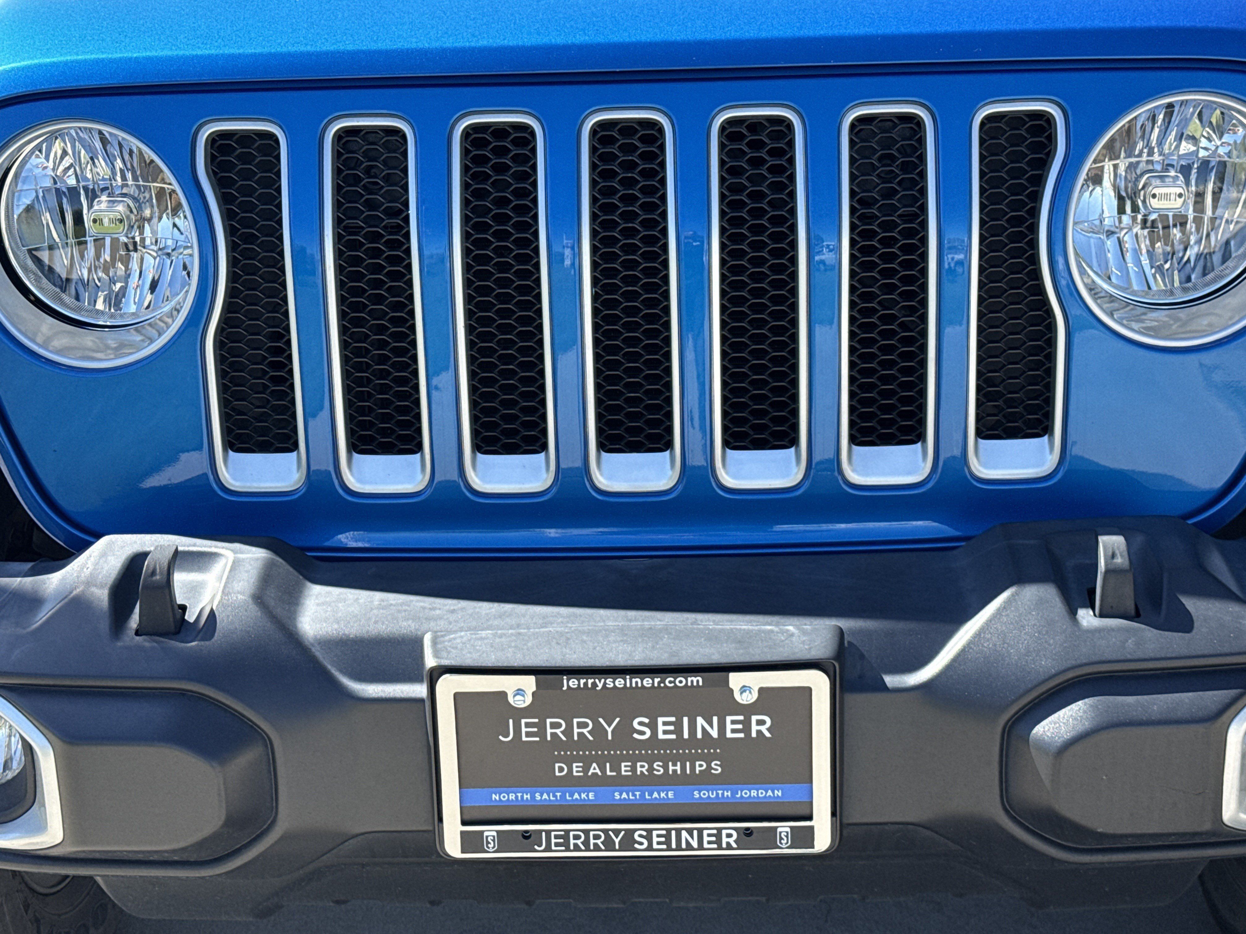 Used 2021 Jeep Wrangler Unlimited Sahara AWD/4WD image 9