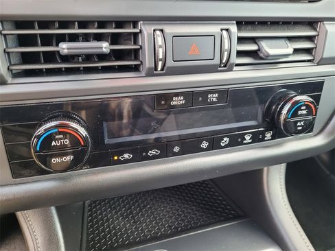 Used 2025 Nissan Pathfinder S image 21