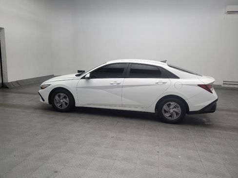 Used 2025 Hyundai Elantra SE FWD image 3