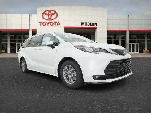 New 2026 Toyota Sienna XLE FWD image 20