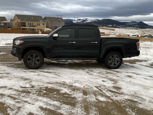 Used 2017 Toyota Tacoma Limited w/ Tow Package image 10