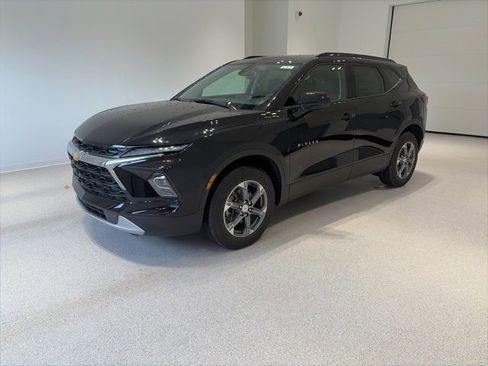 New 2025 Chevrolet Blazer LT w/ Convenience Package image 3