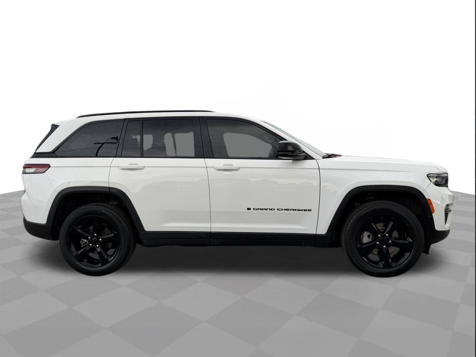 Used 2023 Jeep Grand Cherokee Limited w/ Black Appearance Package AWD/4WD image 6
