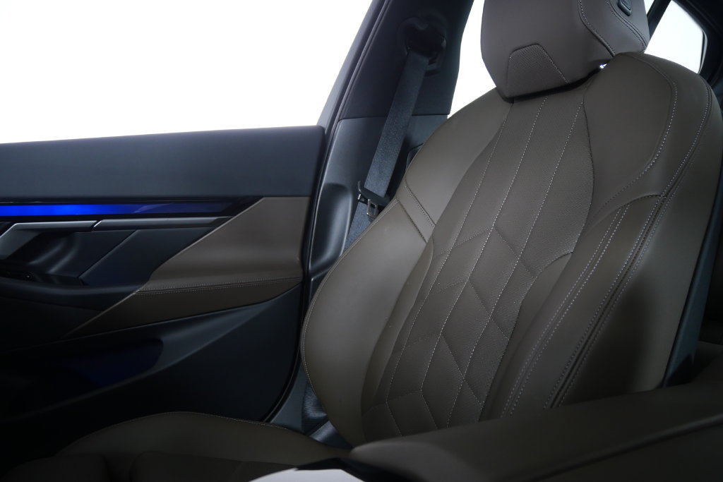 Certified 2026 BMW i5 eDrive40 AWD/4WD image 25