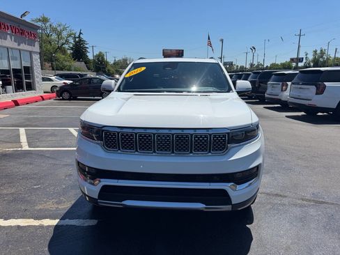 Used 2022 Jeep Grand Wagoneer Series III AWD/4WD image 2