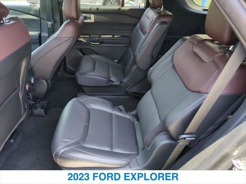 Used 2023 Ford Explorer Platinum w/ Technology Package AWD/4WD image 22