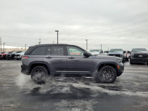 Used 2024 Jeep Grand Cherokee Trailhawk image 2
