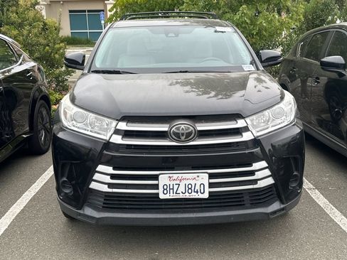 Used 2019 Toyota Highlander LE w/ Protection Package #3 FWD image 3