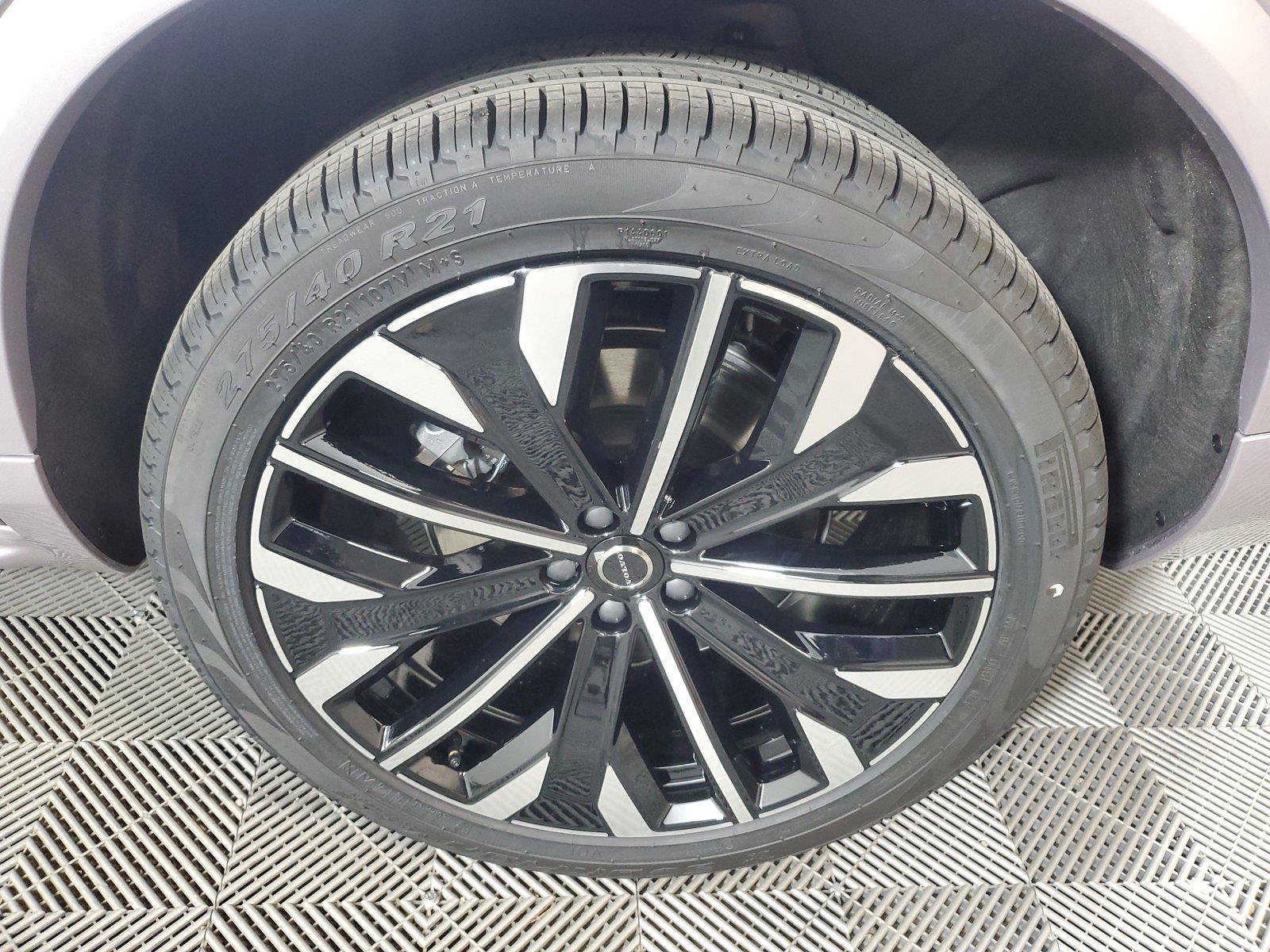 Certified 2026 Volvo XC90 B6 Plus w/ Protection Package Premier AWD/4WD image 12