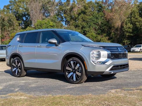 New 2026 Mitsubishi Outlander SE image 2