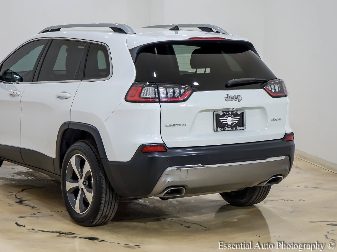 Used 2019 Jeep Cherokee Limited AWD/4WD image 9