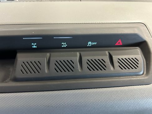 Used 2022 Ford Bronco Black Diamond AWD/4WD image 17