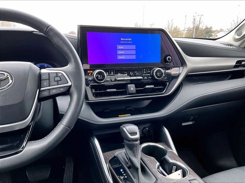 Used 2023 Toyota Highlander Limited image 19