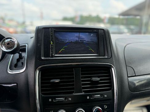 Used 2016 Dodge Grand Caravan w/ SE Plus Package FWD image 14