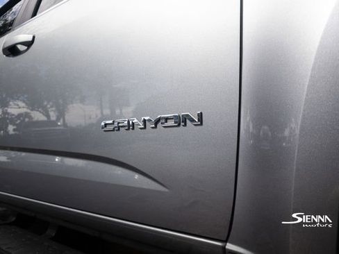 Used 2018 GMC Canyon SLE w/ SLE Convenience Package image 13