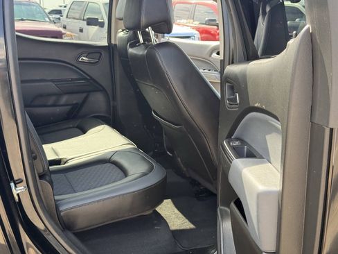 Used 2019 Chevrolet Colorado Z71 w/ Z71 Midnight Edition AWD/4WD image 17