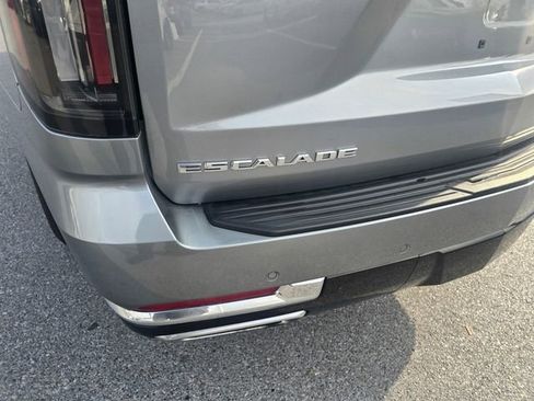 Used 2025 Cadillac Escalade ESV Premium Luxury w/ Touring Package RWD image 12