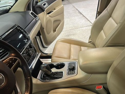 Used 2019 Jeep Grand Cherokee Limited w/ Trailer Tow Group IV image 26