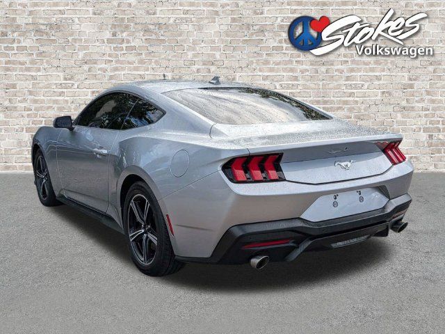 Used 2025 Ford Mustang Coupe RWD image 6